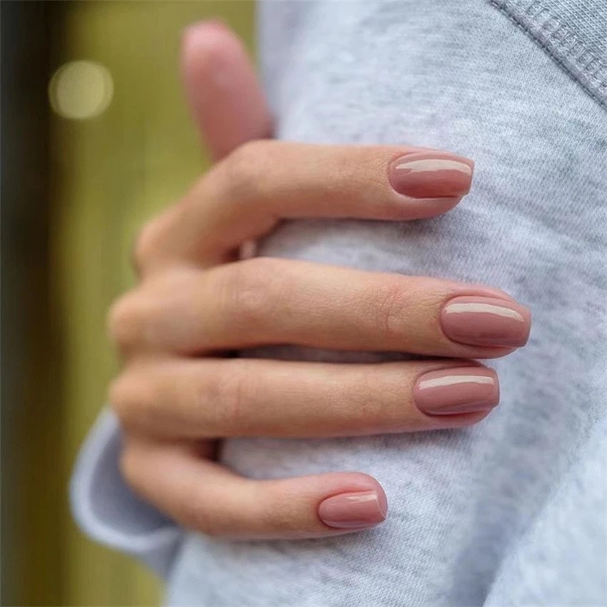 Uñas press on rosa nude oscuro cuadrada larga